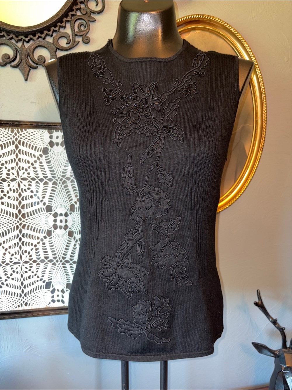 Valerie Stevens Black Sleeveless Embroidered Knit Tank